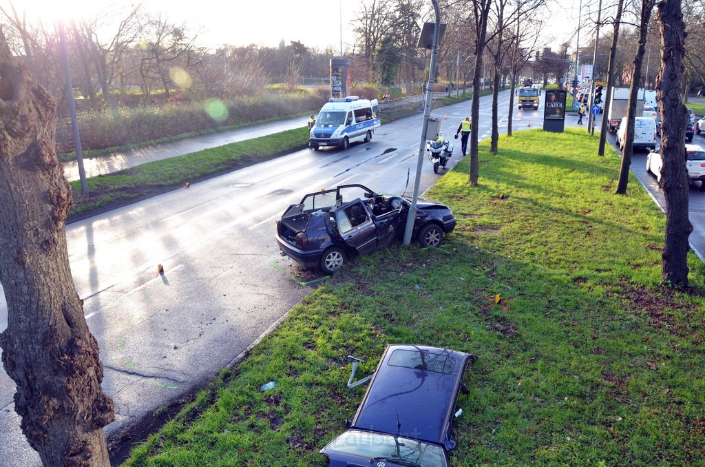 Bagger verliert Oel VU Pkw Koeln Ehrenfeld Innere Kanalstr Weinsbergerstr P158.JPG - Miklos Laubert